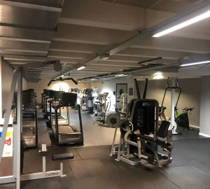 Demontering och installation av ny belysning på Sats Askims cardio avdelning. #xcen #elektriker #jceldesign